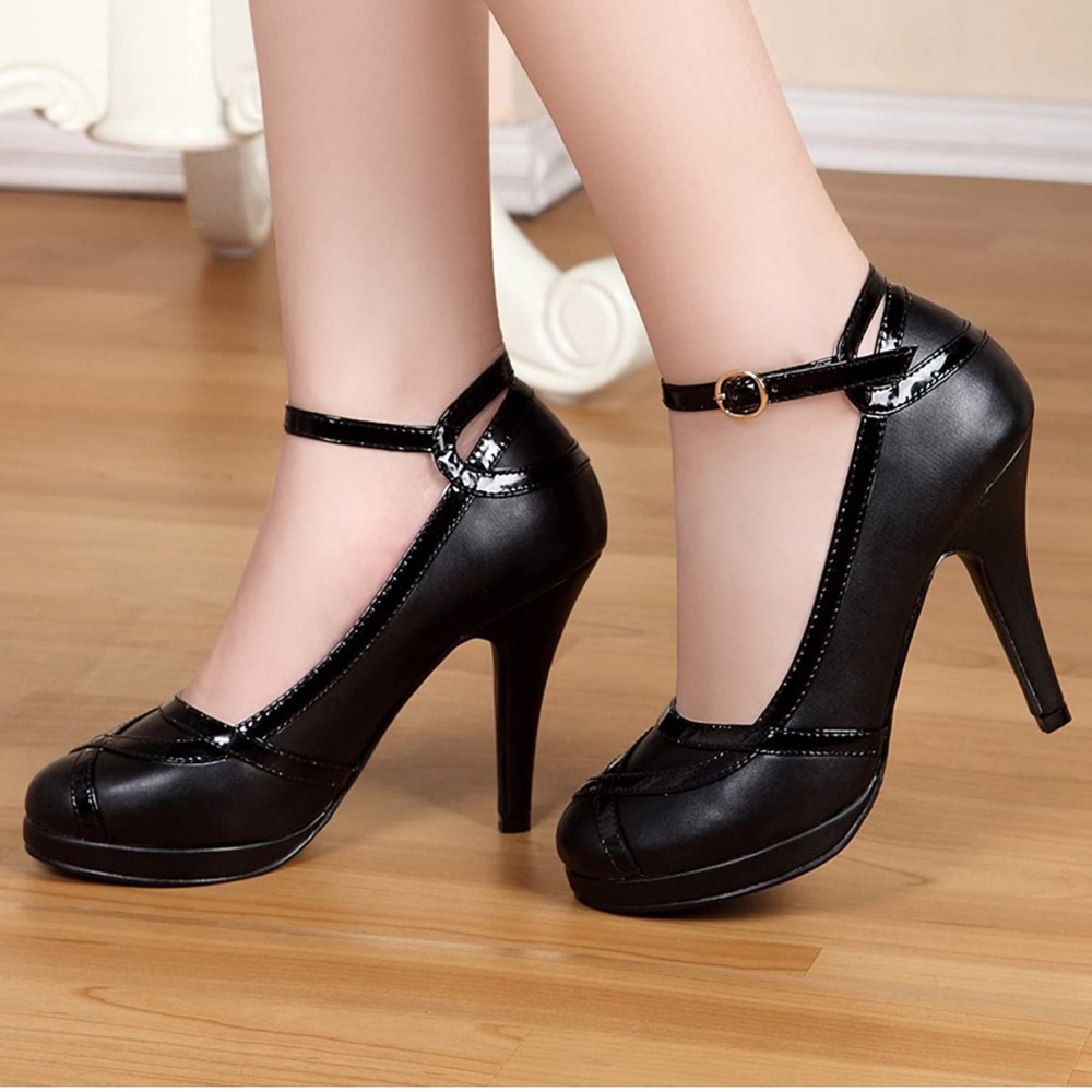Black heels Size 7